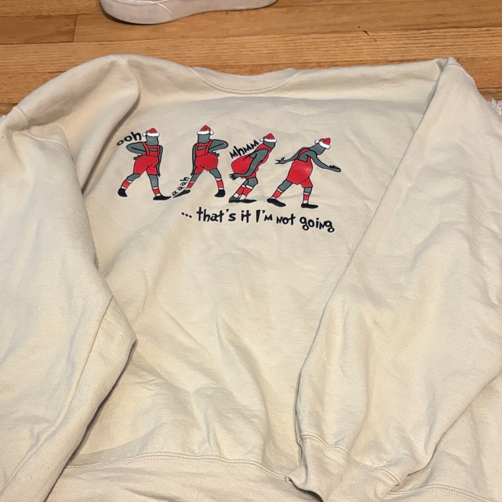 Cream Sweatshirt with grinch Graphic